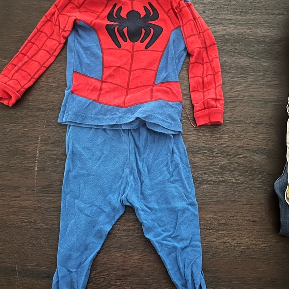 15 Piece Super Hero Boys Clothes Bundle- assorted from 3T-4T - Picture 4 of 11